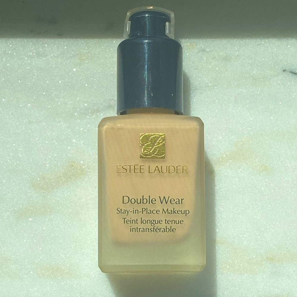Estée Lauder double wear shade 1N1